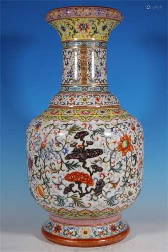 DOUBLE EARED VASE WITH FLOWER PATTERN OF FAMILLE ROSE
