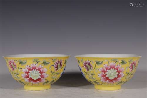 A PAIR OF YELLOW AND PINK FLOWER BOWL