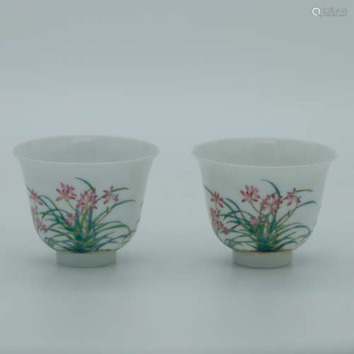 Chinese Famille Rose Porcelain Cups Pair