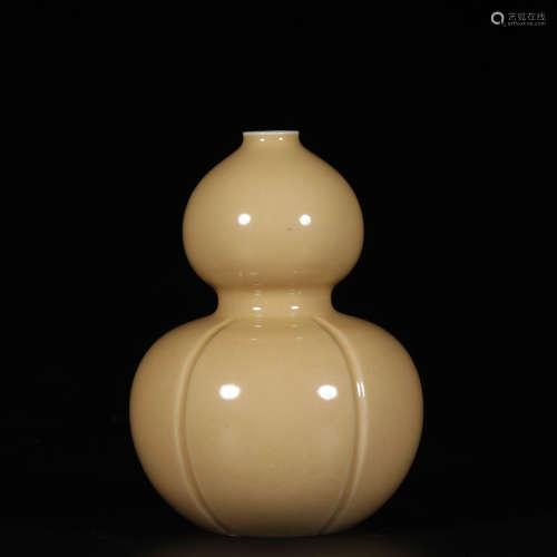 Chinese Pale Yellow Glazed Porcelain Gourd Vase