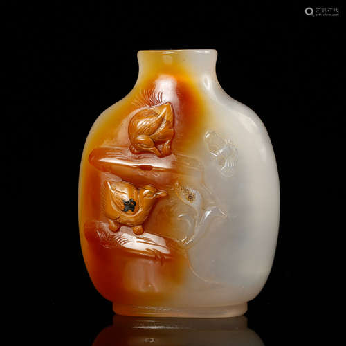 Chinese Two Tone Agate Snuff Bottle