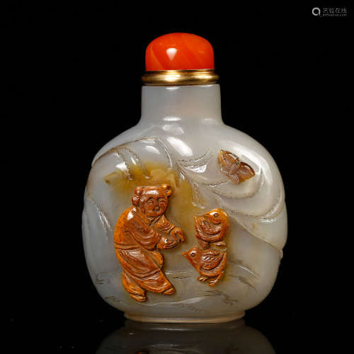 Chinese Two Tone Agate Snuff Bottle