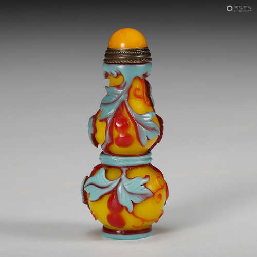 Chinese Two Tone Peking Glass Snuff Bottle