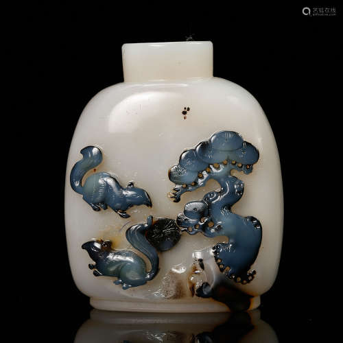 Chinese Two Tone Agate Snuff Bottle