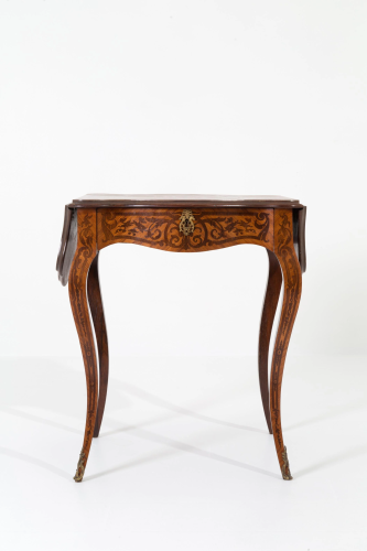 Small table in engraved wood. 19th century