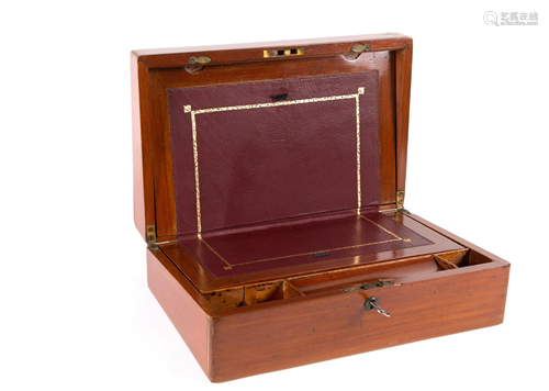 Travelling desk in wood. 19th century