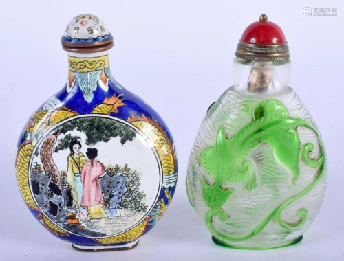 TWO CHINESE SNUFF BOTTLES 20th Century. 8 cm x 4.5 c…