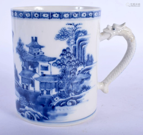 AN 18TH CENTURY CHINESE BLUE AND WHITE EXPORT MUG