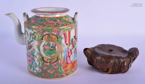 AN 18TH CENTURY CHINESE CARVED BAMBOO WATER DROPPER