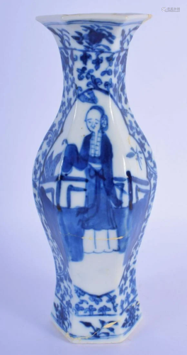 A 19TH CENTURY CHINESE BLUE AND WHITE PORCELAIN