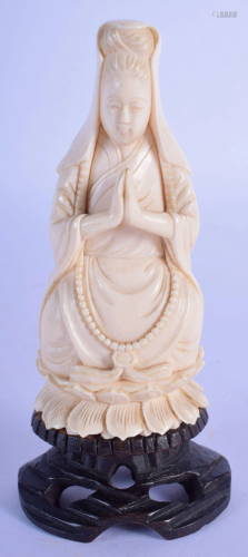 A LATE 19TH CENTURY CHINESE CARVED IVORY FIGURE OF