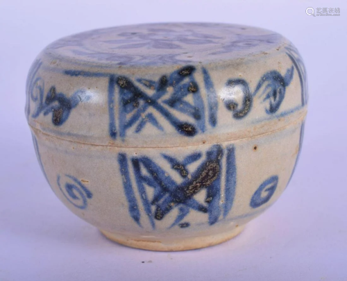 A 17TH CENTURY SOUTH EAST ASIAN BLUE AND WHITE