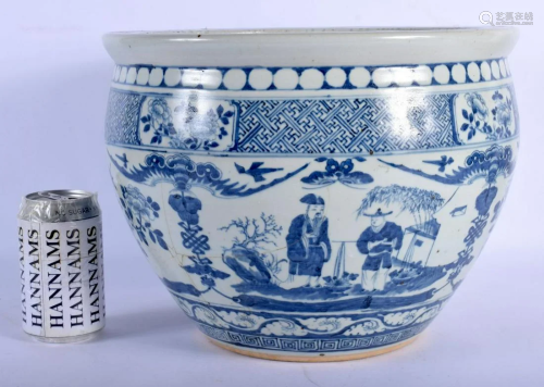 A 19TH CENTURY CHINESE BLUE AND WHITE PORCELAIN