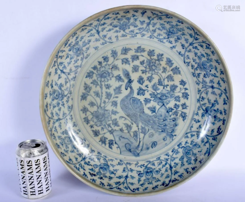 A LARGE 19TH CENTURY CHINESE BLUE AND WHITE PROVIN…