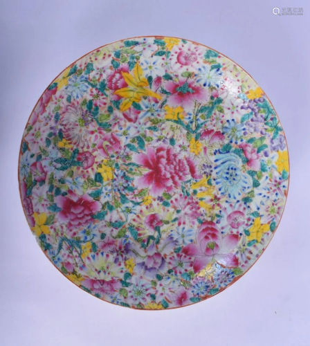 AN EARLY 20TH CENTURY CHINESE FAMILLE ROSE MILLEFIORI