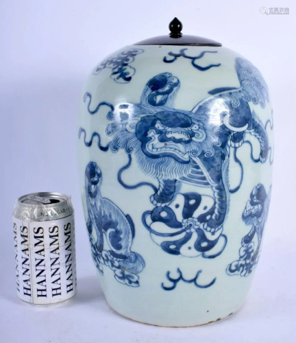 A LARGE 19TH CENTURY CHINESE BLUE AND WHITE CELADO…