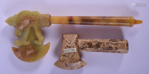 AN EARLY 20TH CENTURY CHINESE CARVED ARCHAIC JADE AXE