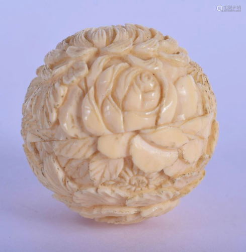 A 19TH CHINESE CARVED CANTON IVORY FLORAL BOX AND …