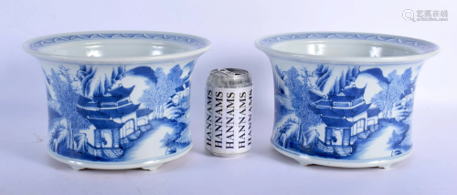 A LARGE PAIR OF CHINESE BLUE AND WHITE PORCELAIN