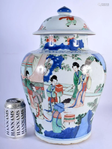 A LARGE EARLY 20TH CENTURY CHINESE WUCAI PORCEL…