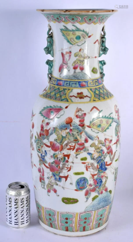 A LARGE EARLY 20TH CENTURY CHINESE FAMILLE ROSE