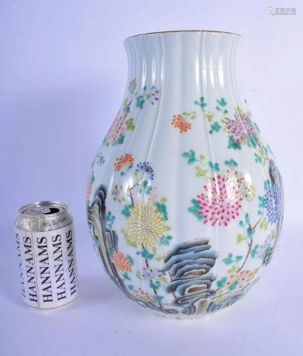 A LARGE CHINESE RIBBED PORCELAIN VASE 20th Century,