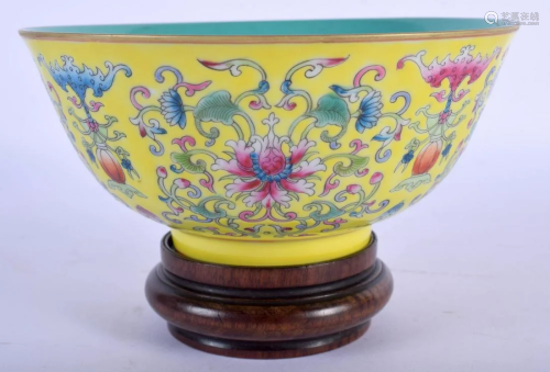 A CHINESE FAMILLE ROSE PORCELAIN BOWL 20th Century. 16