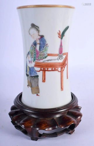 AN EARLY 20TH CENTURY CHINESE FAMILLE ROSE WAISTED V…