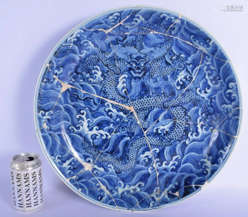 A VERY LARGE 19TH CENTURY CHINESE BLUE AND WHITE