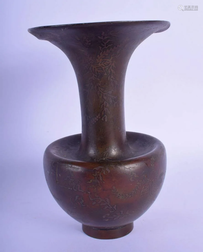 A CHINESE QING DYNASTY BULBOUS BRONZE VASE Qing, inlaid