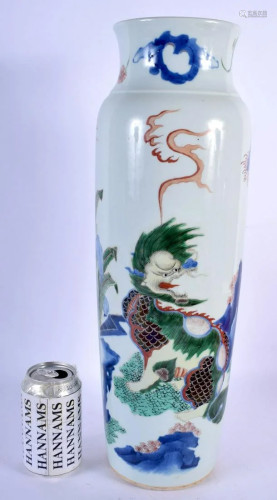 AN EARLY 20TH CENTURY CHINESE WUCAI PORCELAIN SLEEVE