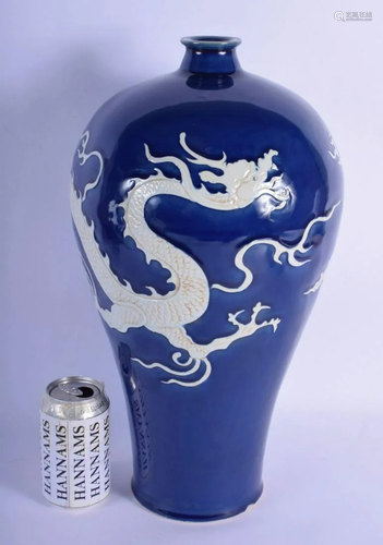 A LARGE CHINESE BLUE GLAZED STONEWARE PORCELAIN …