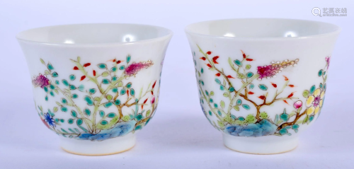 A PAIR OF CHINESE FAMILE ROSE PORCELAIN TEABOWLS 20th