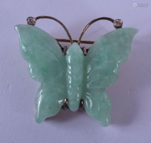 AN EARLY 20TH CENTURY CHINESE SILVER MOUNTED JADEITE