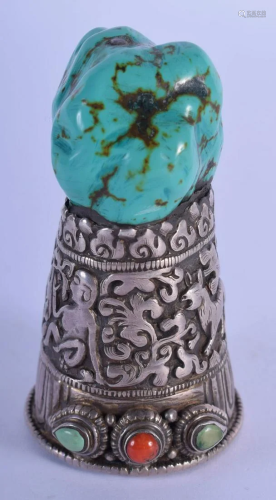 AN EARLY 20TH CENTURY CHINESE TIBETAN SILVER TURQUOISE