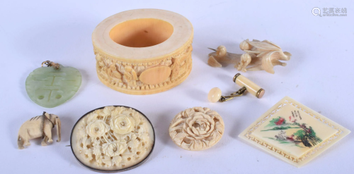 A 19TH CENTURY CHINESE CARVED IVORY NAPKIN RING