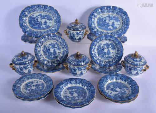 AN 18TH CENTURY CHINESE EXPORT SCALLOPED AND FLUTED