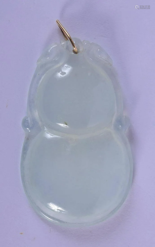 A CHINESE GOLD MOUNTED ICEY JADEITE PENDANT 20th