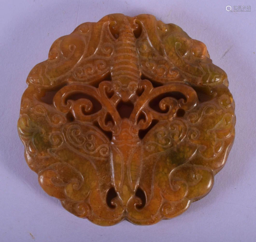 AN EARLY 20TH CENTURY CHINESE CARVED YELLOWISH JADE