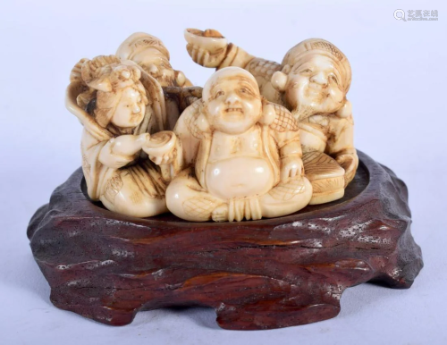 A 19TH CENTURY JAPANESE MEIJI PERIOD CARVED IVORY