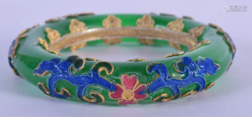 A CHINESE CARVED JADE BANGLE 20th Century, with