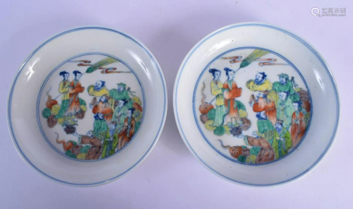 A PAIR OF CHINESE DOUCAI PORCELAIN DISHES 20th Century,