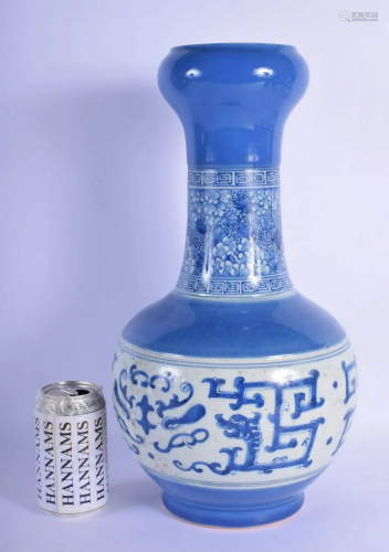 A 19TH CENTURY CHINESE BLUE AND WHITE PORCELAIN GARLIC