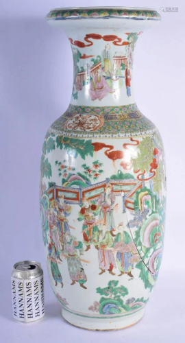 A LARGE 19TH CENTURY CHINESE FAMILLE ROSE PORCELAIN