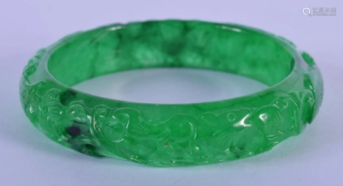 A CHINESE SPINACH JADE BANGLE 20th Century. 7 cm wide.