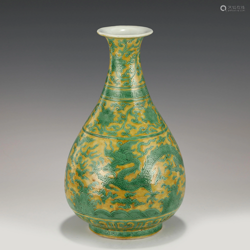 MING JIAJING GREEN & YELLOW DRAGON YUHUCHUN VASE