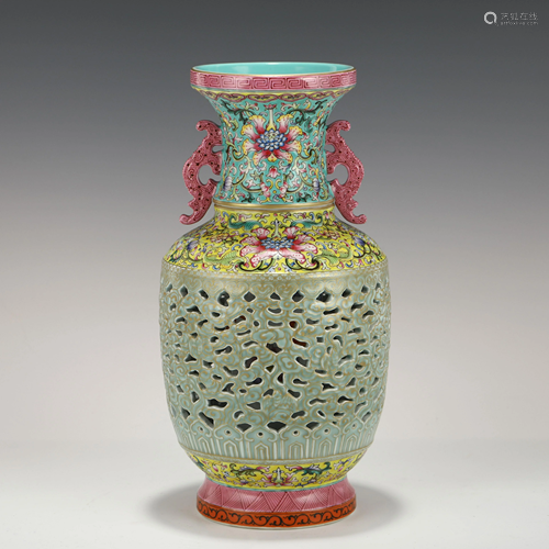 QIANLONG FAMILLE ROSE ROTATION VASE