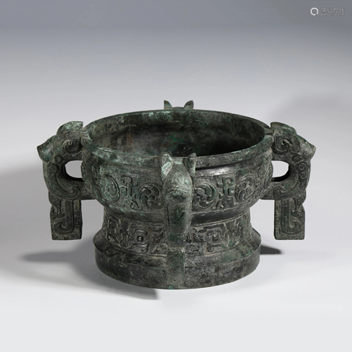 SHANG PATINATED BRONZE RITUAL FOOD VESSEL, GUI CENSER