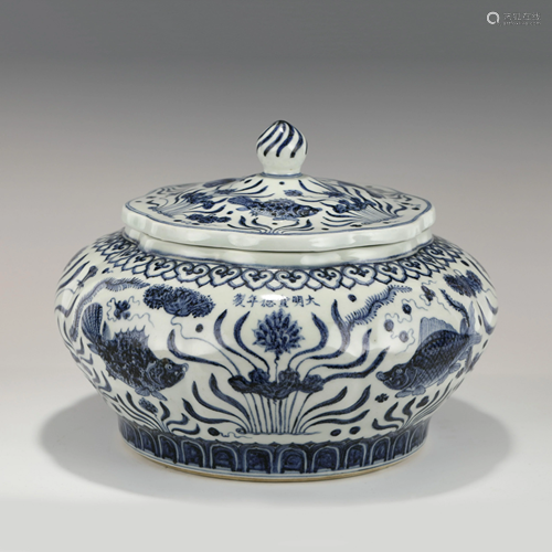 MING XUANDE BLUE & WHITE LIDDED JAR