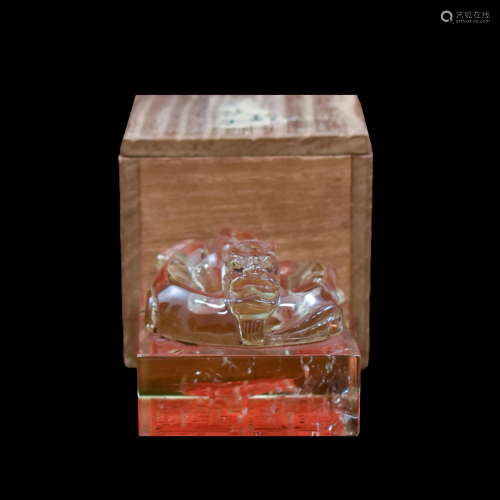 QING DRAGON CRYSTAL SEAL IN WOODEN BOX